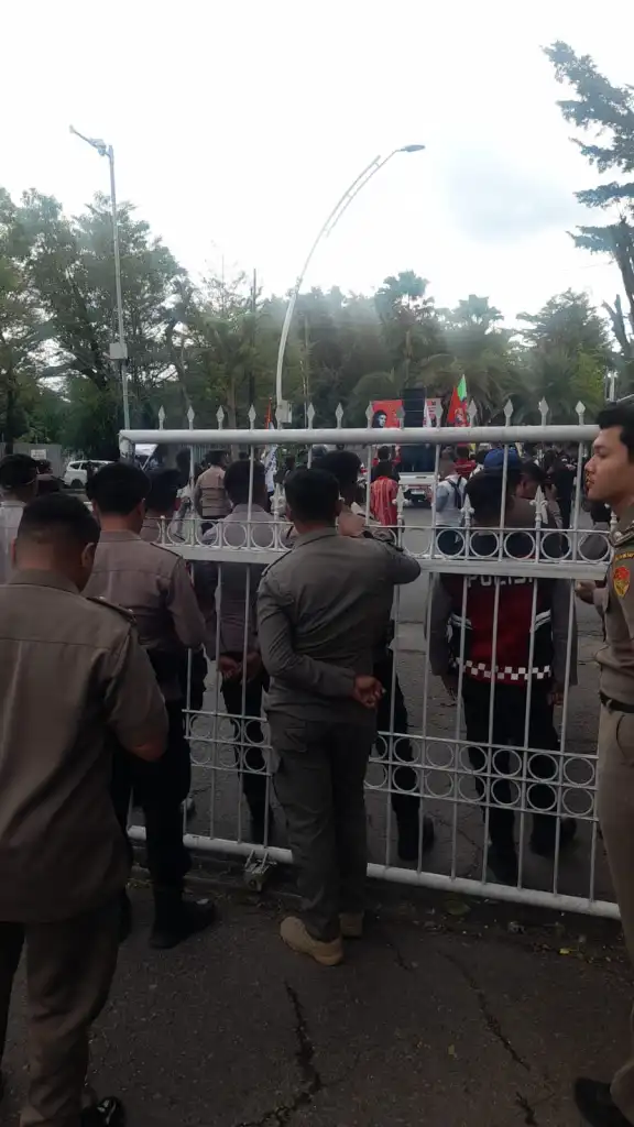 Aksi Tolak Kenaikan BBM dan Melemahnya Rupiah