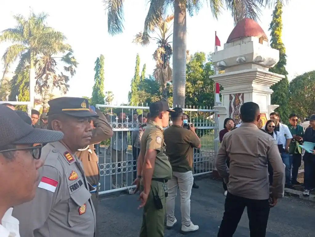 Aksi Damai dan Bakar Lilin